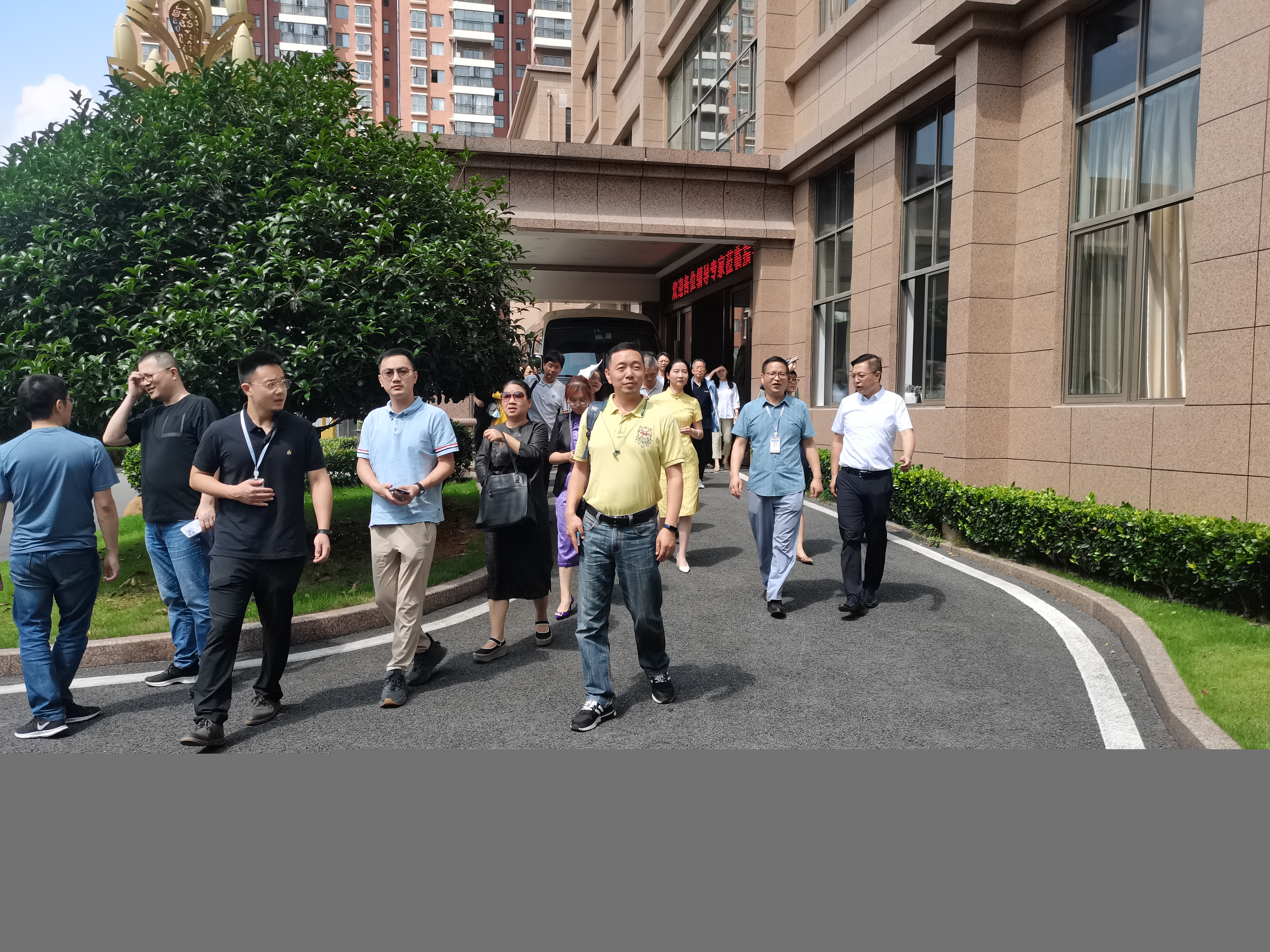 世界中醫(yī)藥大會(huì)嘉賓蒞臨貴州遠(yuǎn)程制藥考察調(diào)研